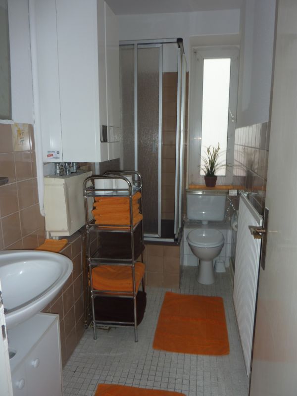 Hannover Ferienwohnung und Monteur-Unterkunft Kloppmann I: Bad